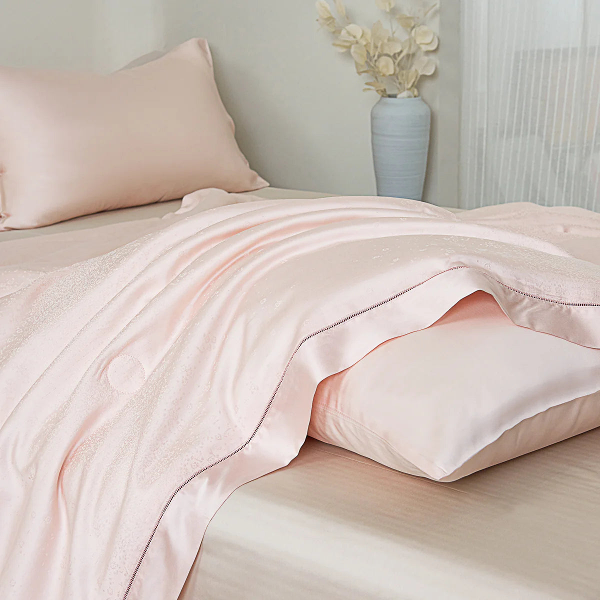 Dreamy Pink Tencel™ Jacquard Light Comforter
