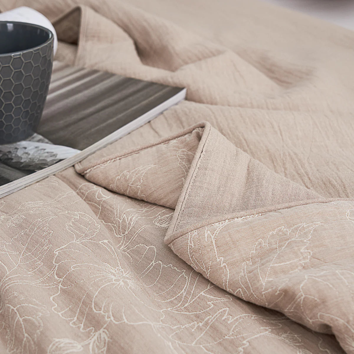 Cotton Jacquard Soybean Fiber Light Comforter Set