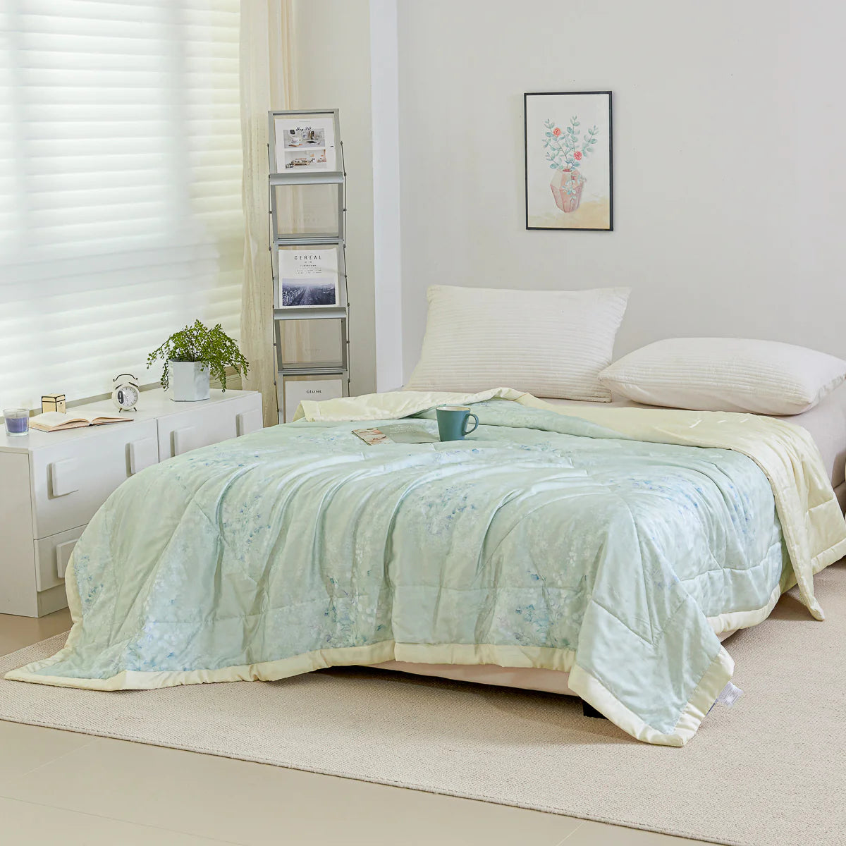 Orabe Floral TENCEL™ Lyocell Lightweight Comforter