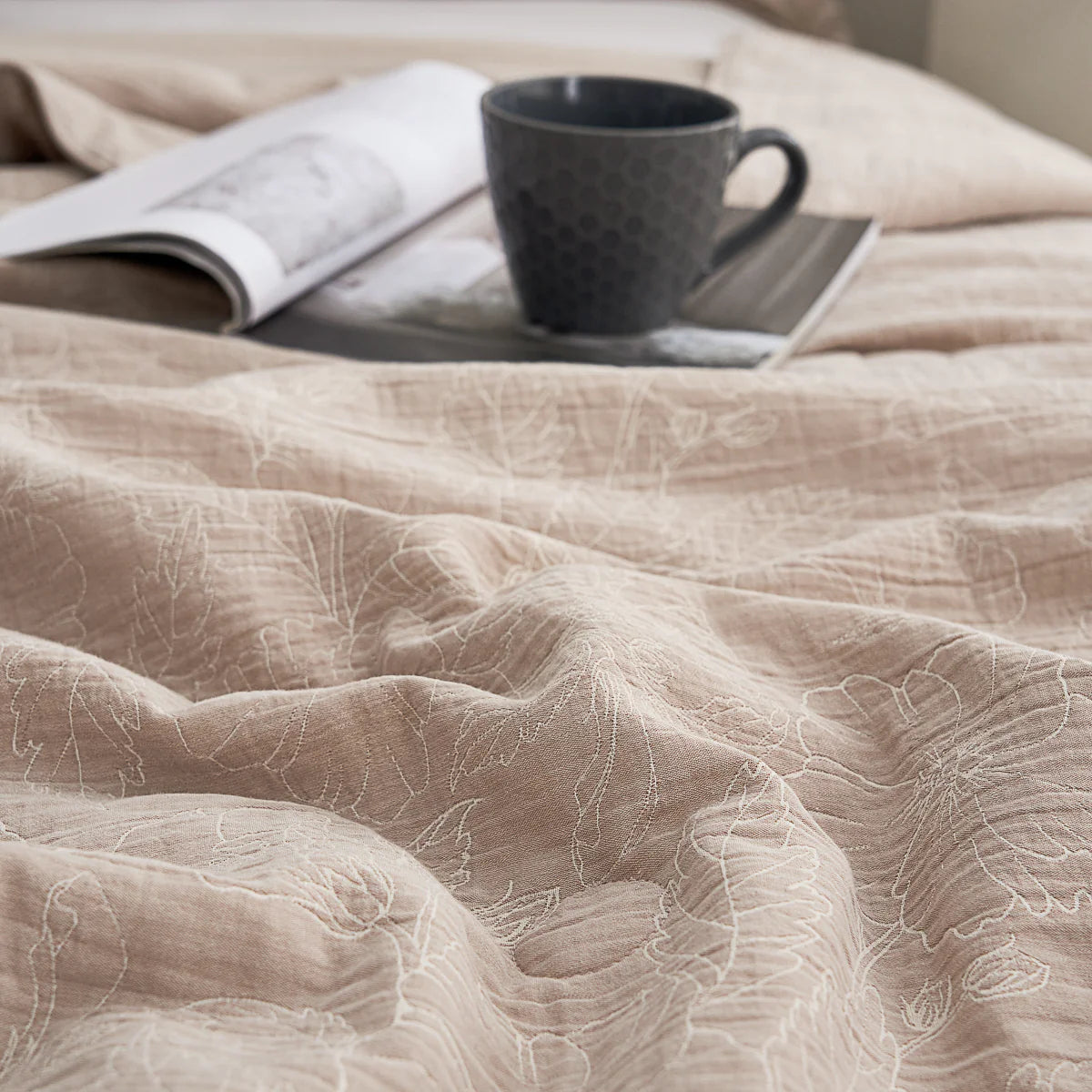 Cotton Jacquard Soybean Fiber Light Comforter Set