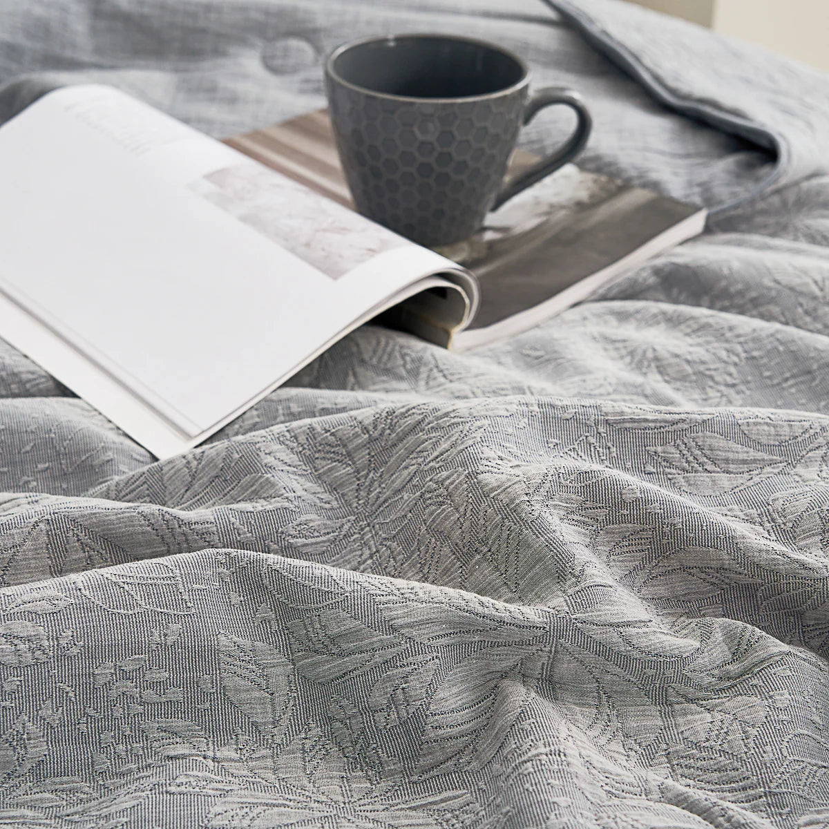 Cotton Jacquard Soybean Fiber Light Comforter Set