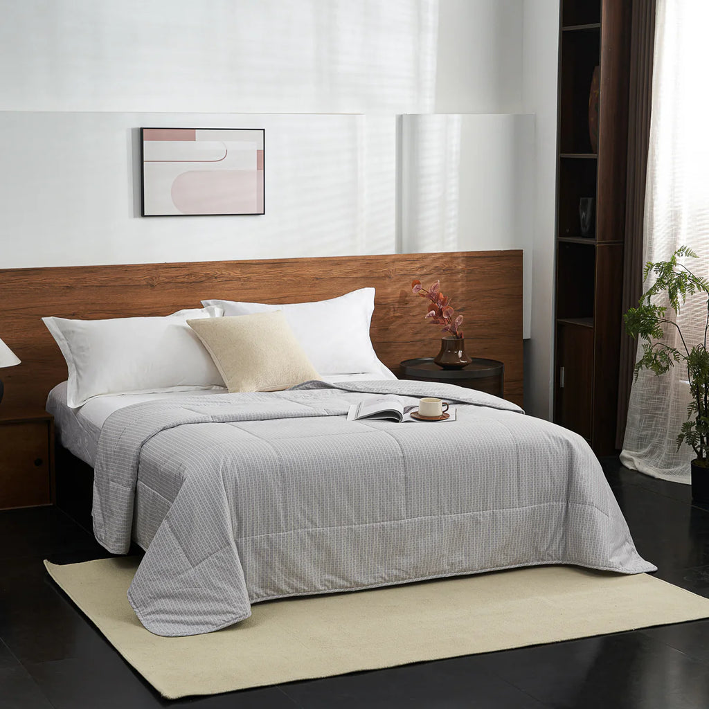 Eta  Mist White  Cotton Light Comforter