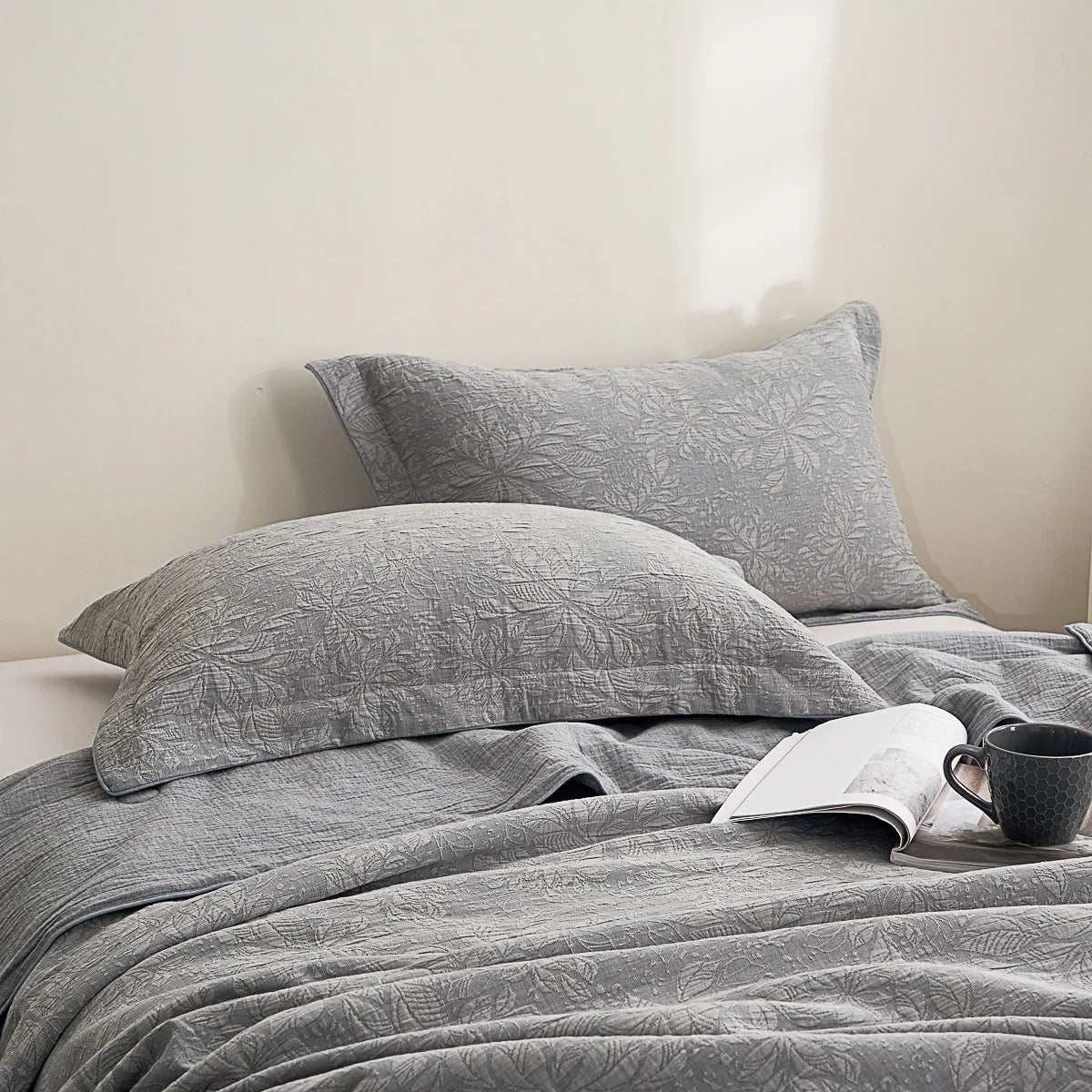 Cotton Jacquard Soybean Fiber Light Comforter Set