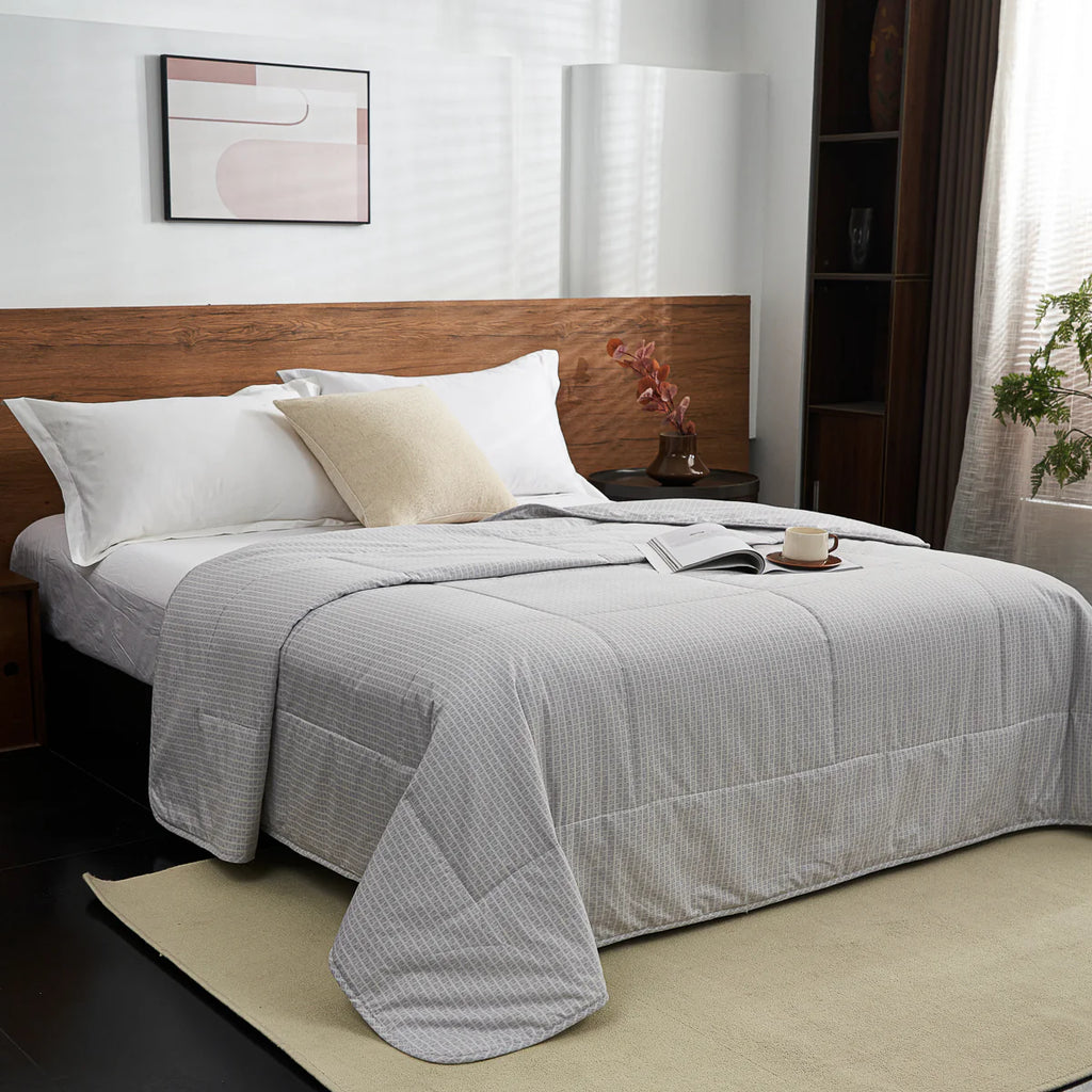 Eta  Mist White  Cotton Light Comforter