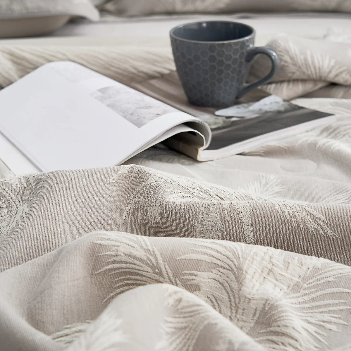 Cotton Jacquard Soybean Fiber Light Comforter Set