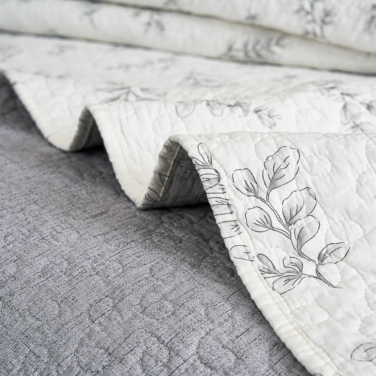 Joanny Floral Cotton Quilt Set