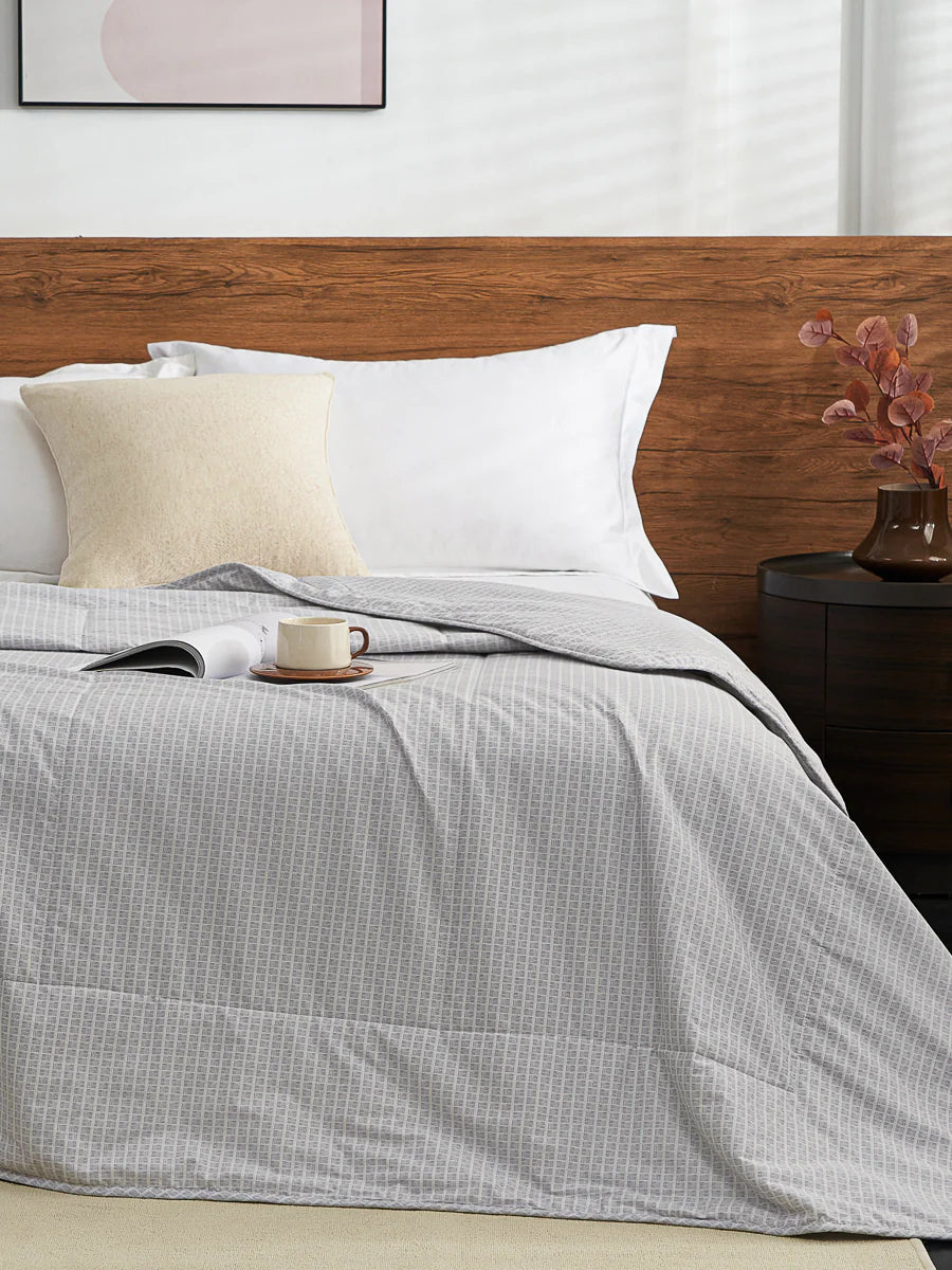 Eta  Mist White  Cotton Light Comforter