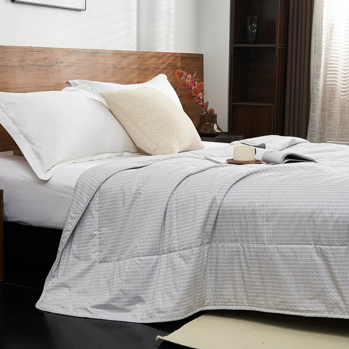 Eta  Mist White  Cotton Light Comforter